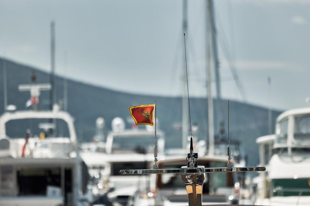 La Fleur Boutique Hotel Tivat Exterior photo